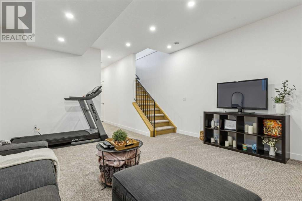 Single Family House for Sale in  Westmount Road NW West Hillhurst Calgary 