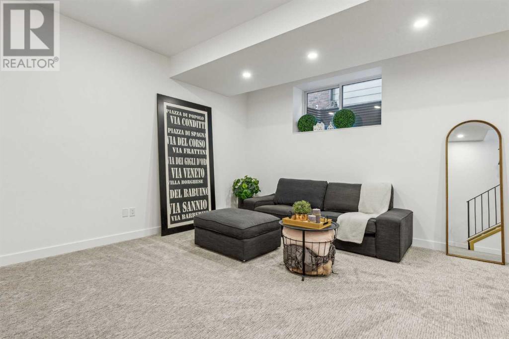 Single Family House for Sale in  Westmount Road NW West Hillhurst Calgary 