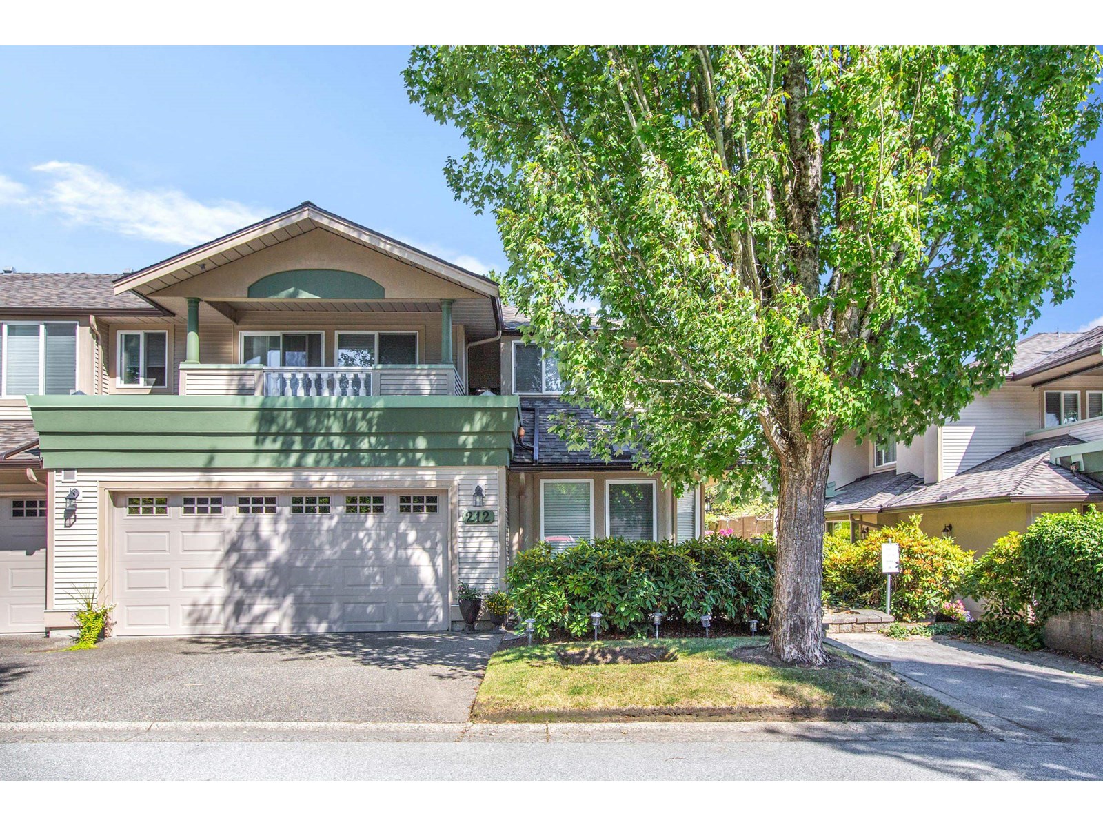 Photo 1 of 212 13888 70 Avenue, Surrey BC