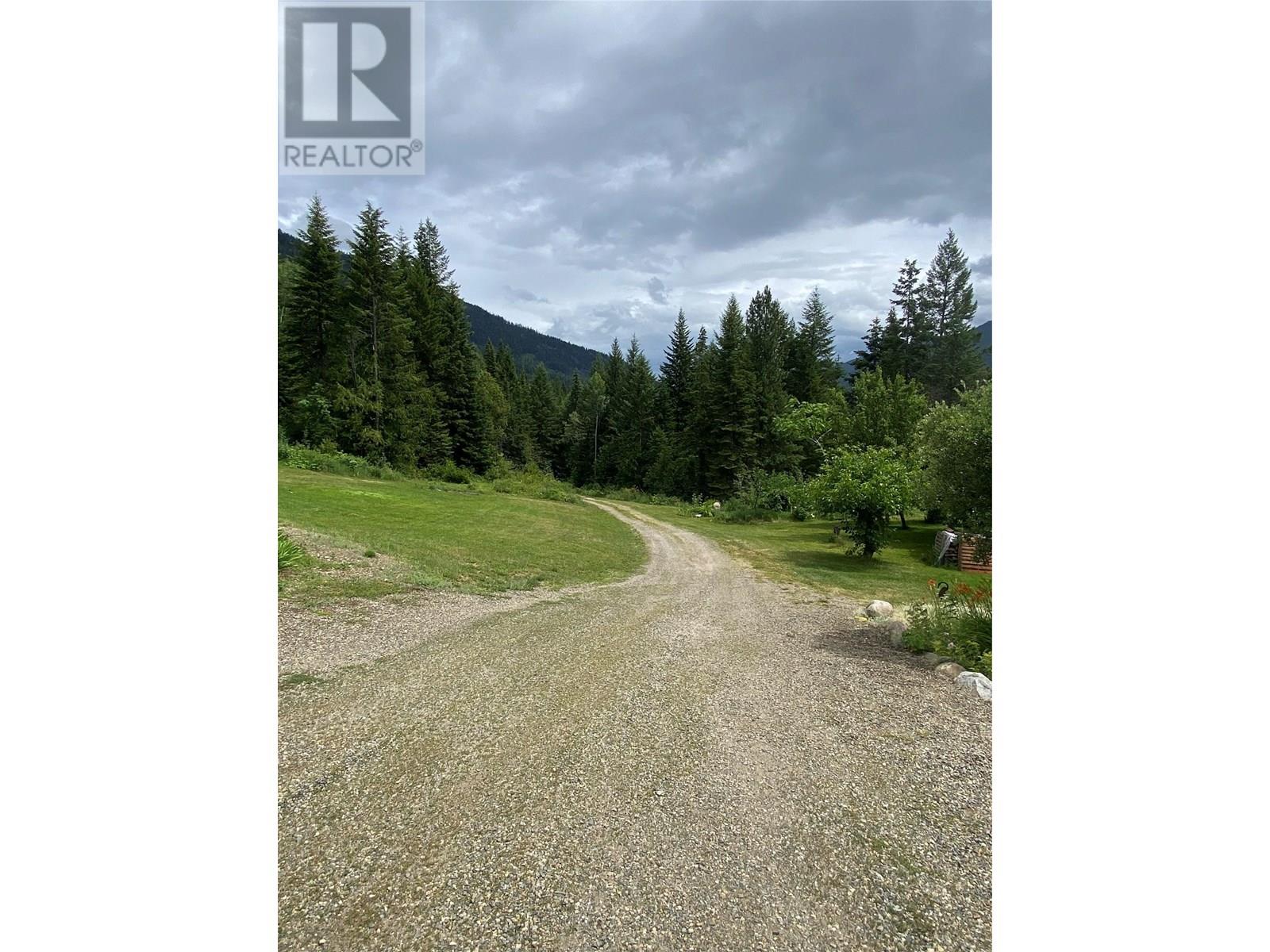 4405 Erie Ross-Spur Road, Salmo