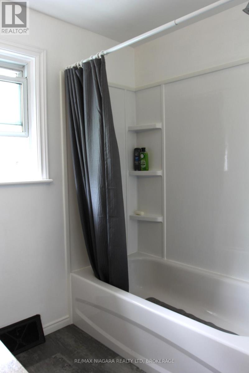 Photo 19 of 21 Highland Avenue, Fort Erie ON