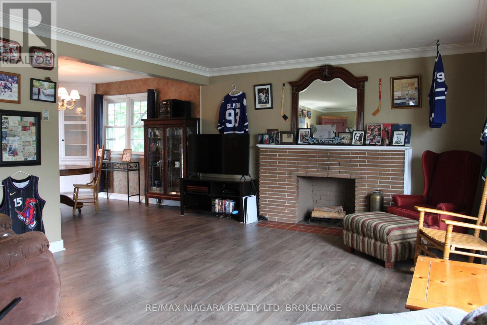 Photo 2 of 21 Highland Avenue, Fort Erie ON