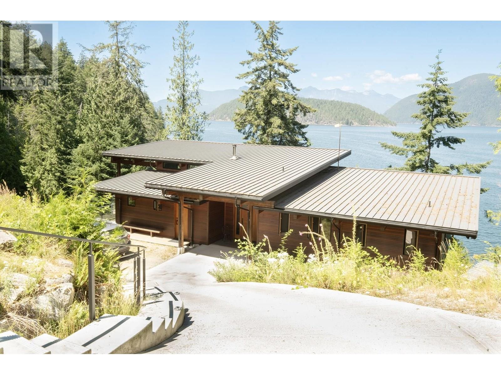 6290 MAPLE ROAD, Egmont