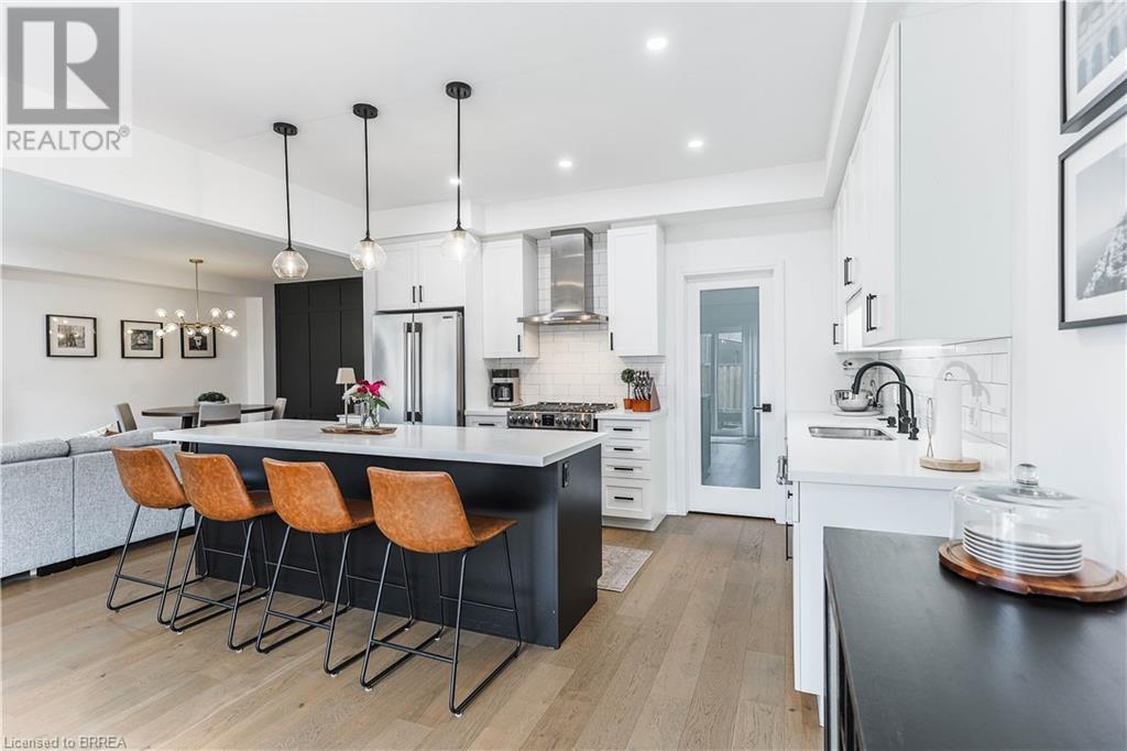Photo 12 of 20 Cumberland Street, Brantford ON