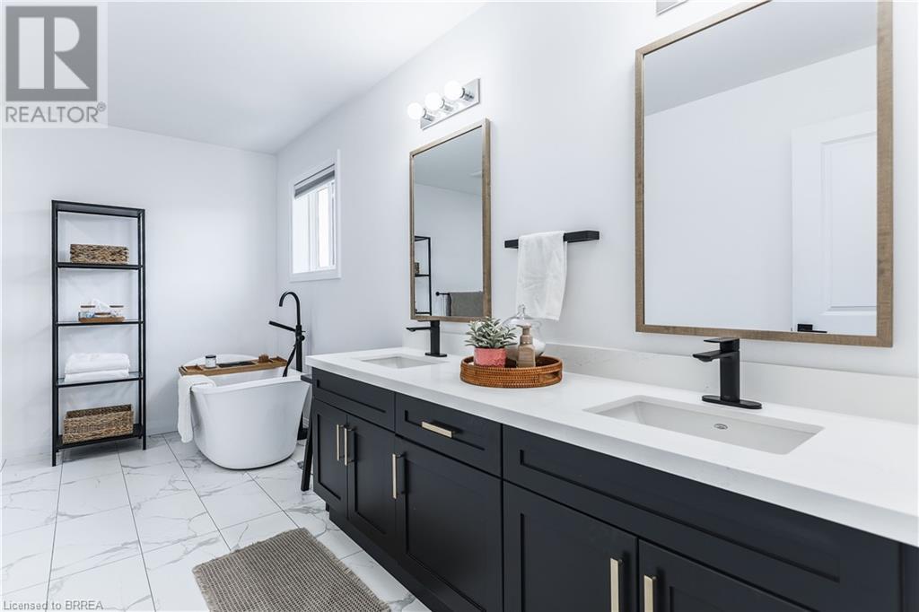 Photo 31 of 20 Cumberland Street, Brantford ON