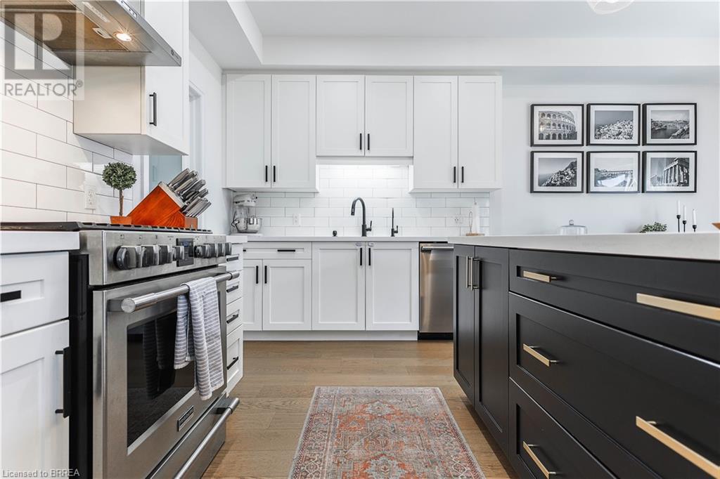Photo 11 of 20 Cumberland Street, Brantford ON