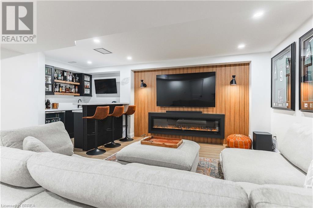 Photo 39 of 20 Cumberland Street, Brantford ON
