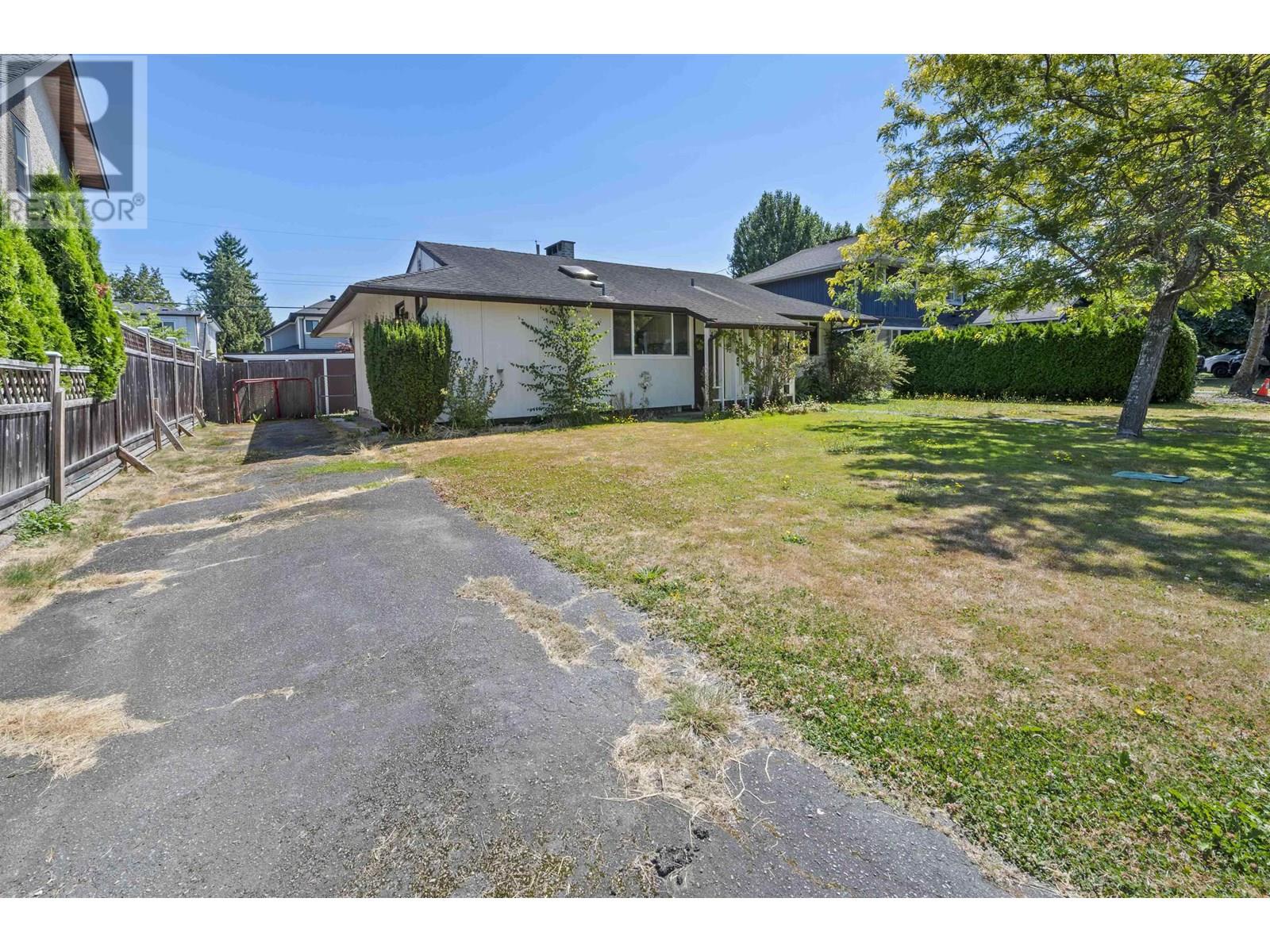 Photo 3 of 10531 Ainsworth Crescent, Richmond BC