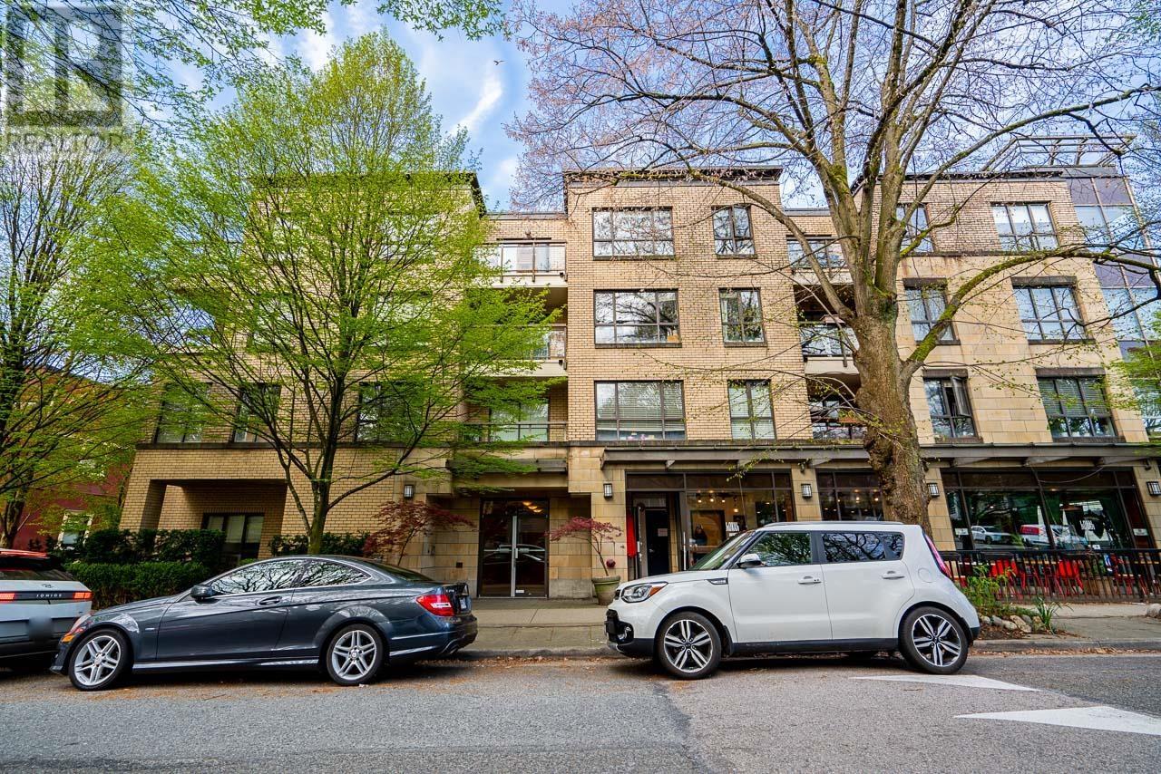 Photo 2 of 301 2015 Trafalgar Street, Vancouver BC