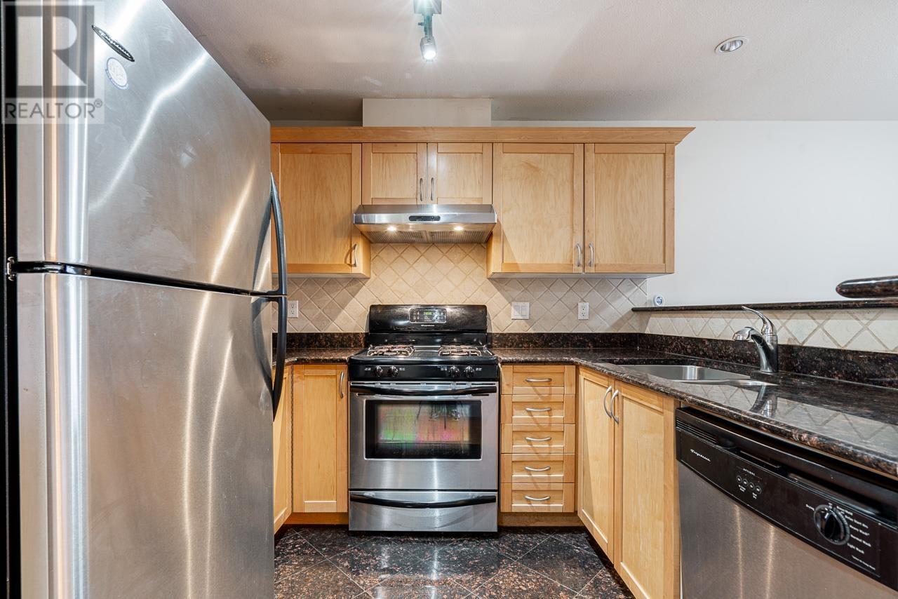 Photo 6 of 301 2015 Trafalgar Street, Vancouver BC