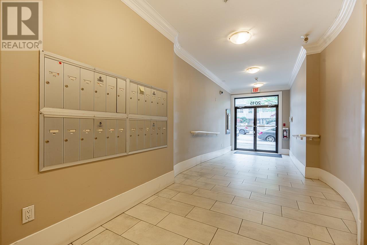 Photo 5 of 301 2015 Trafalgar Street, Vancouver BC