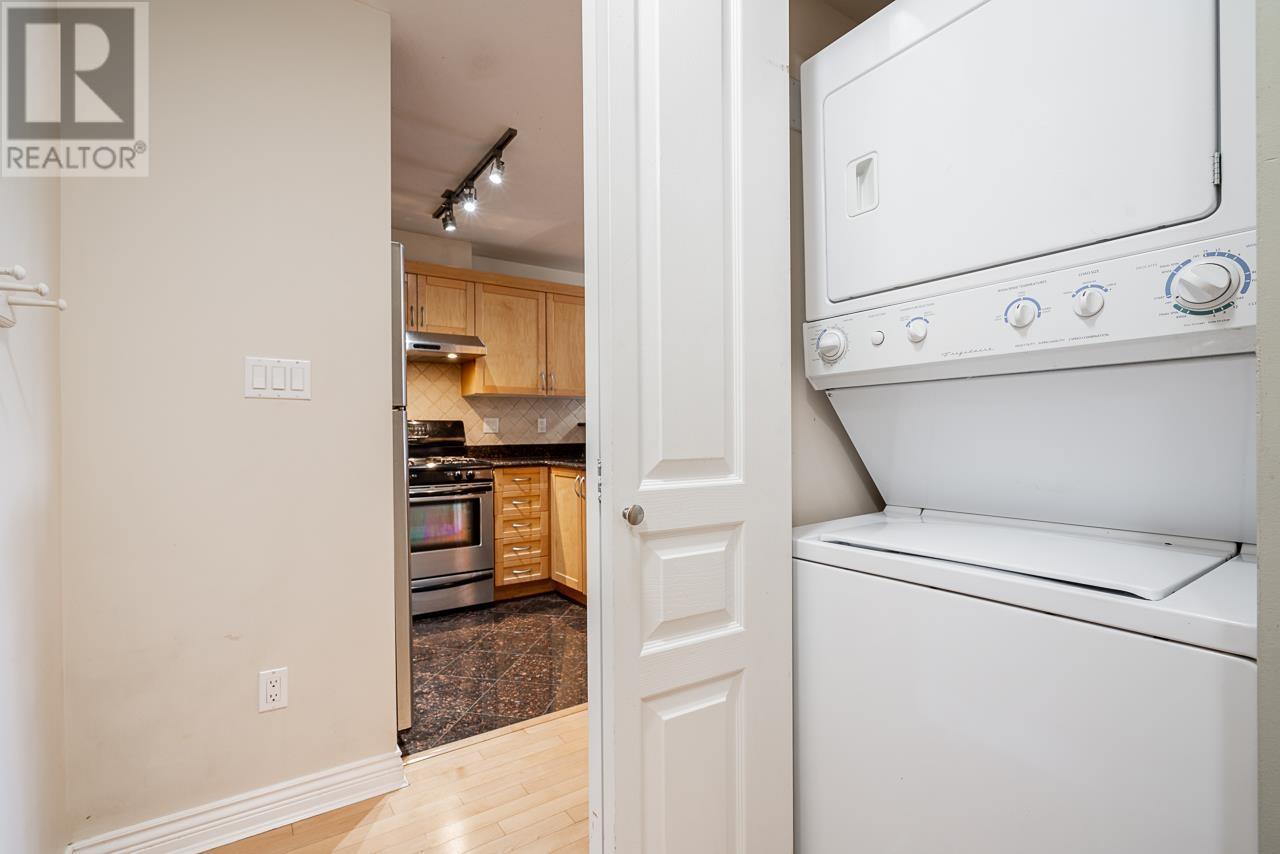 Photo 34 of 301 2015 Trafalgar Street, Vancouver BC