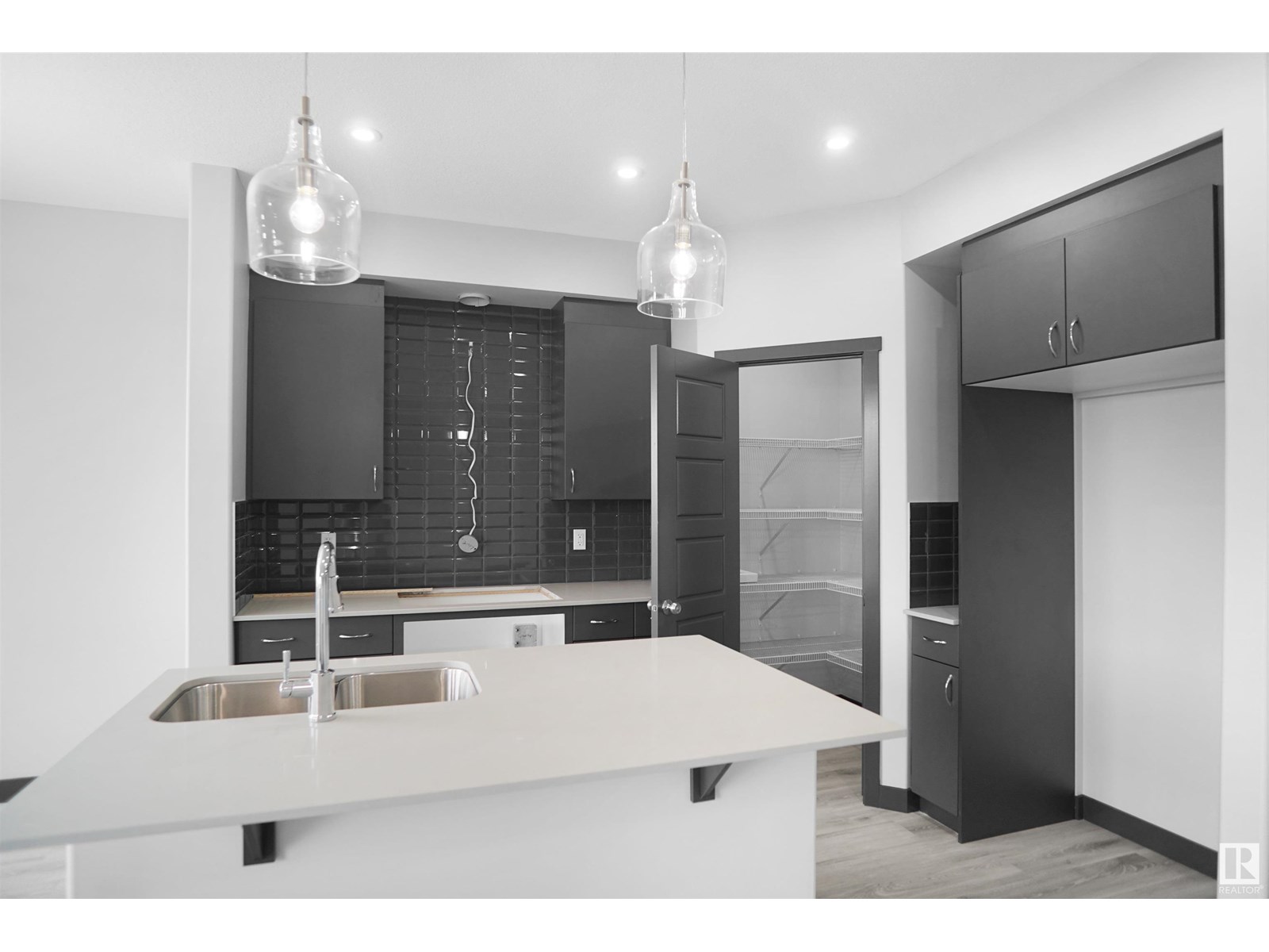 Photo 9 of 7232 182 Av Nw, Edmonton AB