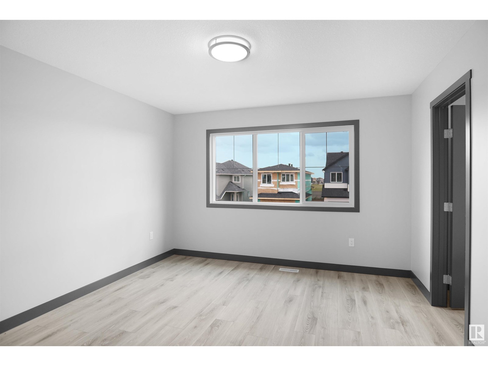 Photo 10 of 7232 182 Av Nw, Edmonton AB