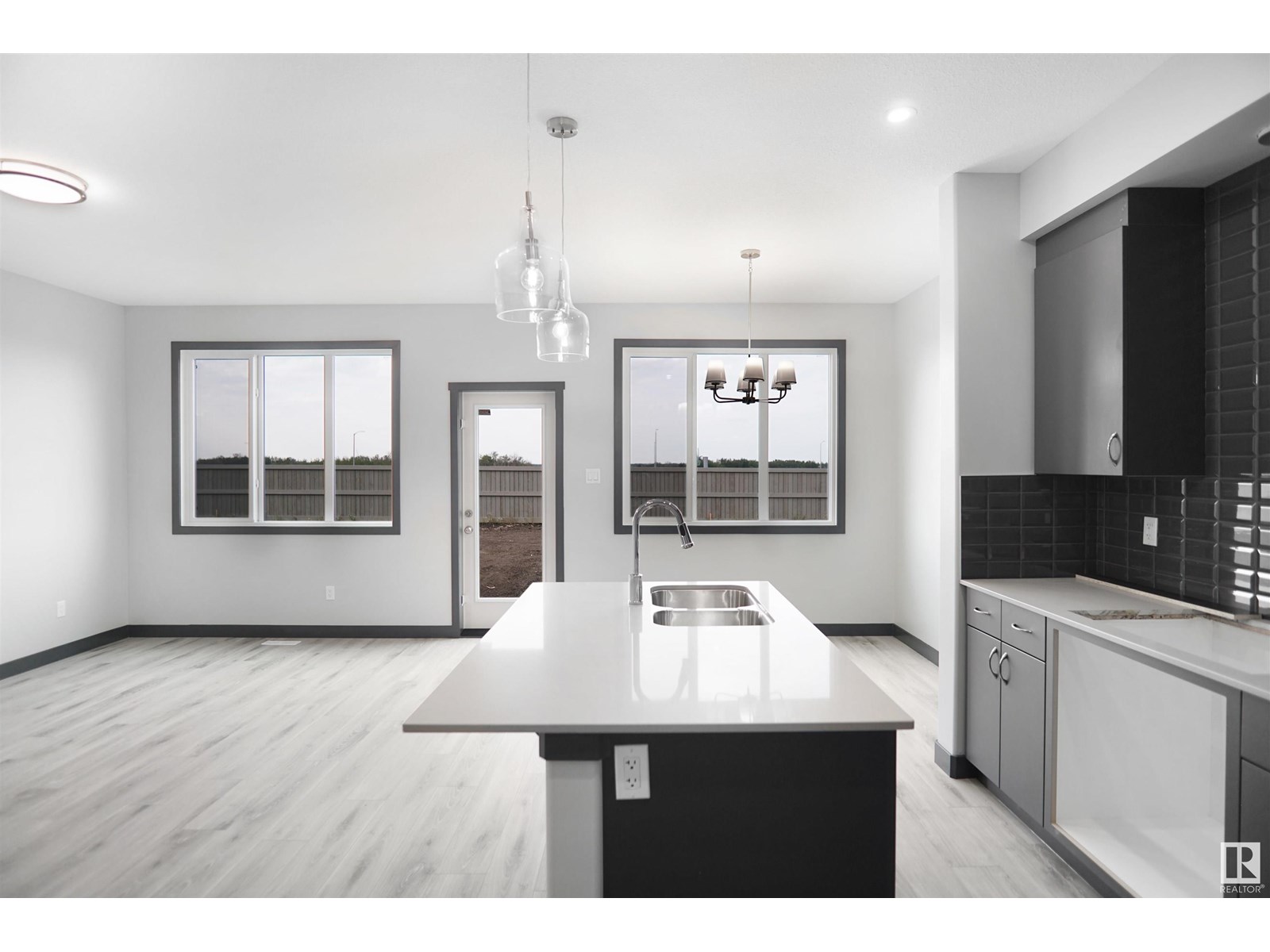 Photo 5 of 7232 182 Av Nw, Edmonton AB