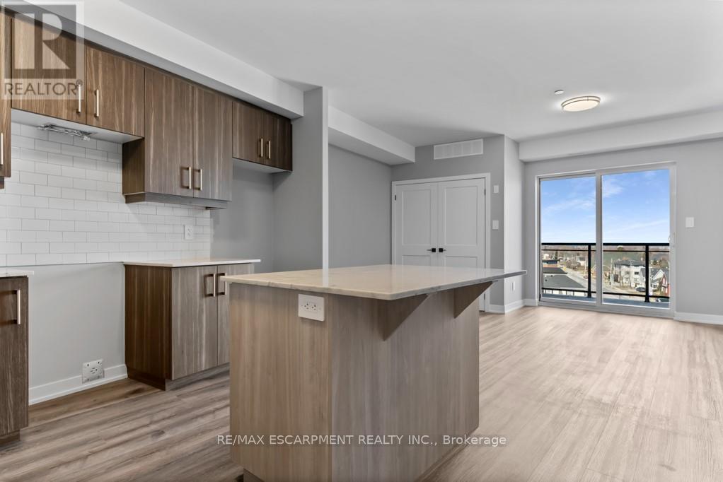 Photo 4 of 309 5002 King Street, Lincoln ON