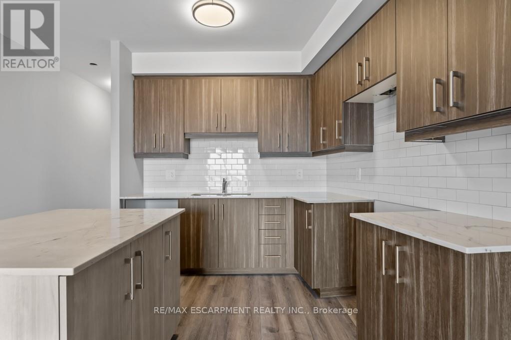 Photo 3 of 309 5002 King Street, Lincoln ON