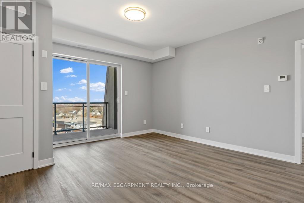 Photo 11 of 309 5002 King Street, Lincoln ON