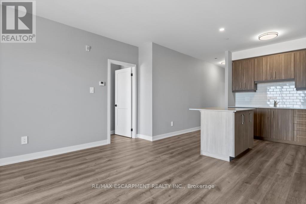 Photo 21 of 309 5002 King Street, Lincoln ON