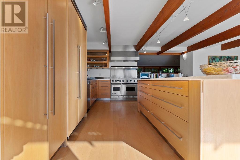 6072 EAGLERIDGE DRIVE, West Vancouver