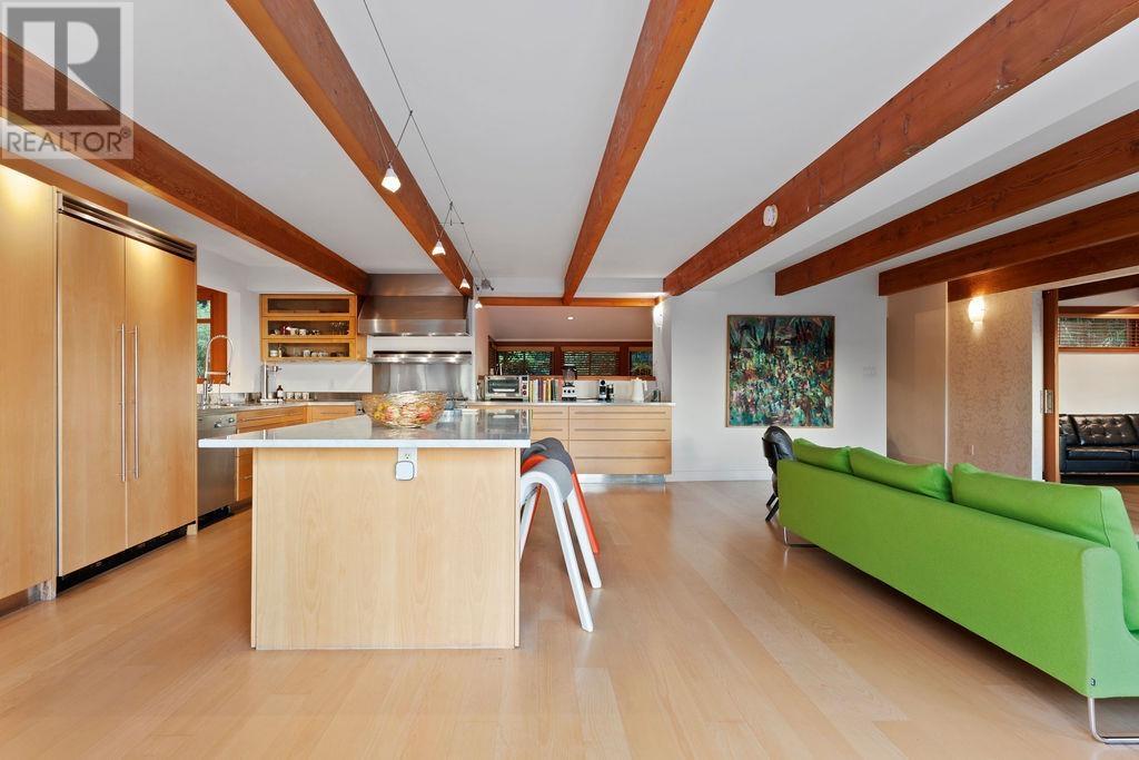 6072 EAGLERIDGE DRIVE, West Vancouver