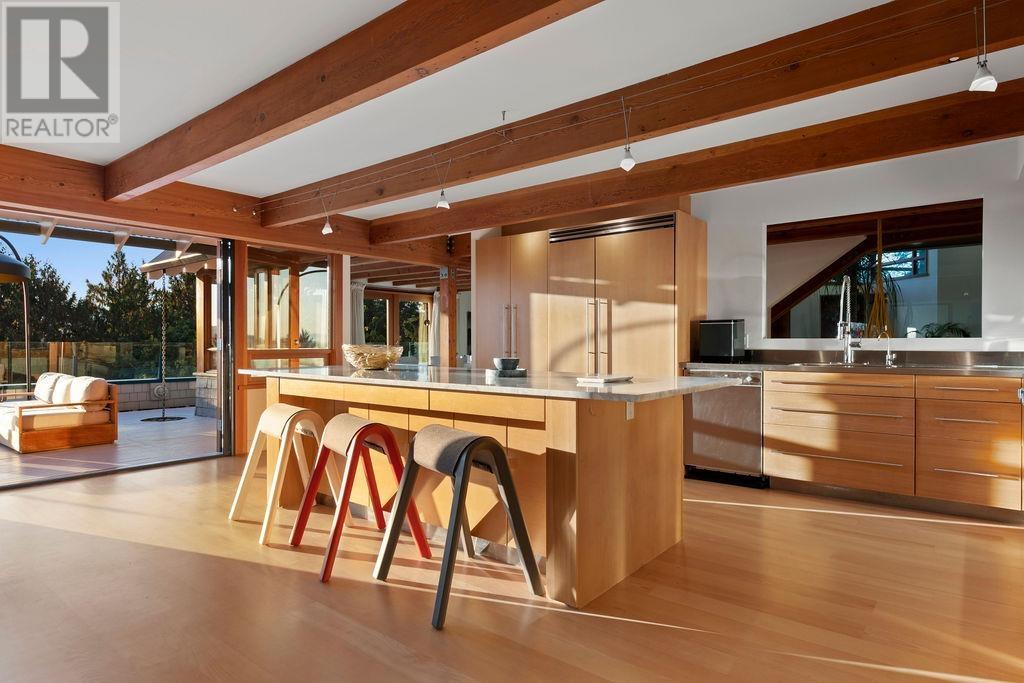 6072 EAGLERIDGE DRIVE, West Vancouver