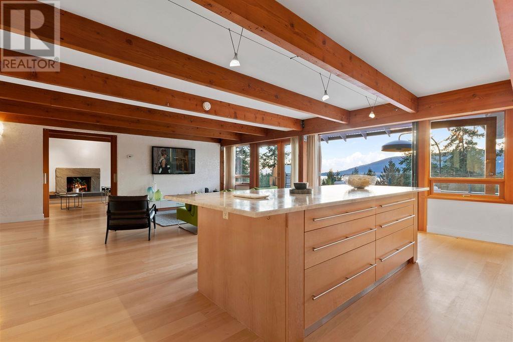 6072 EAGLERIDGE DRIVE, West Vancouver