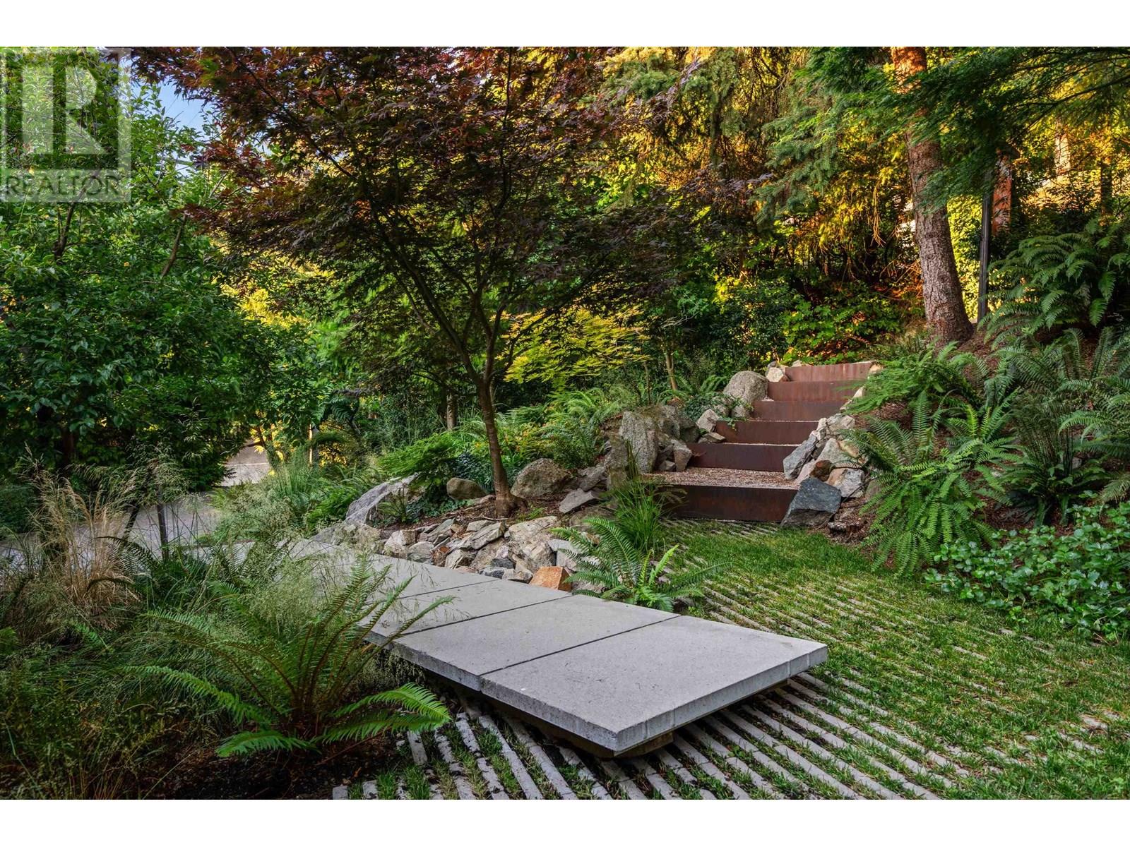 6072 EAGLERIDGE DRIVE, West Vancouver