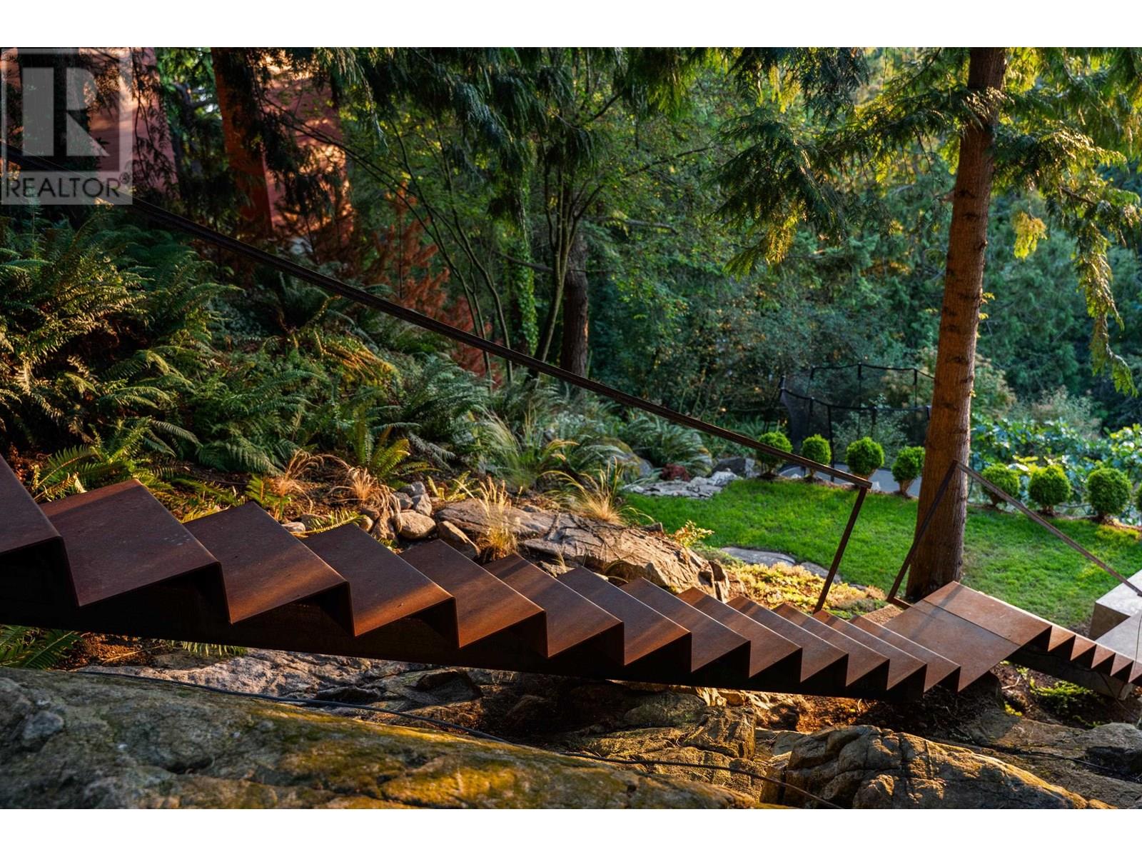 6072 EAGLERIDGE DRIVE, West Vancouver