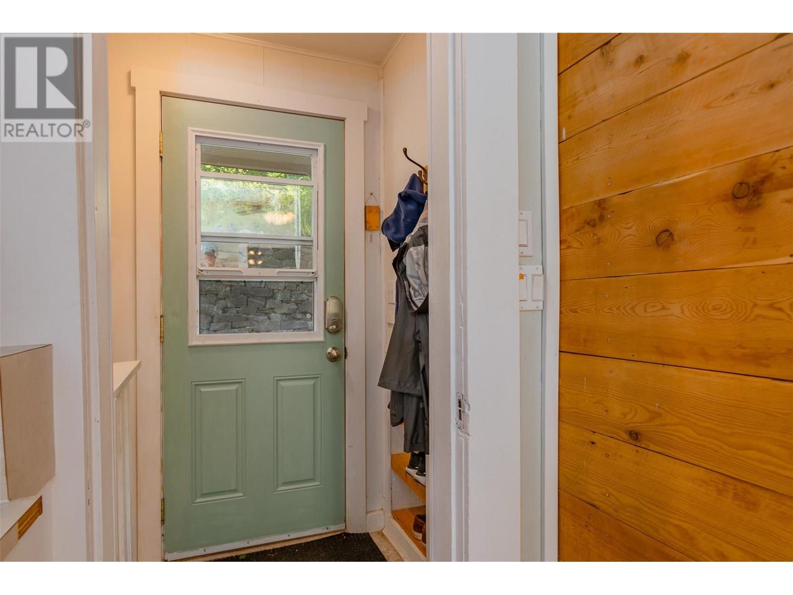 Photo 3 of 204 Union Street, Nelson BC