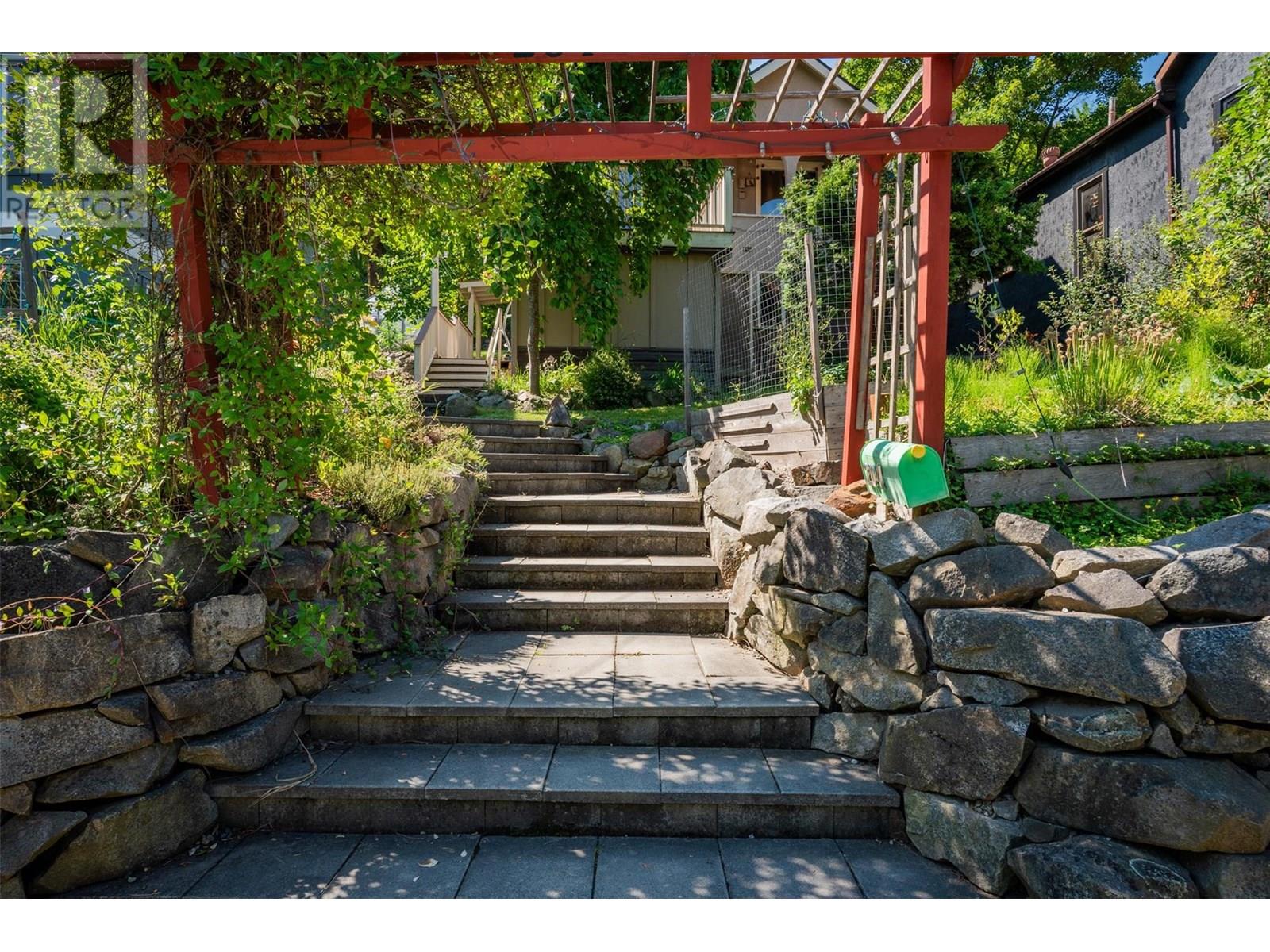 Photo 37 of 204 Union Street, Nelson BC