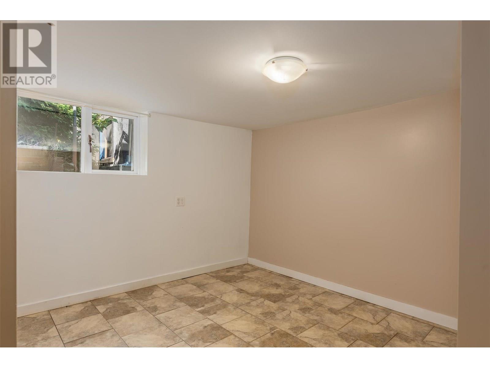 Photo 10 of 204 Union Street, Nelson BC