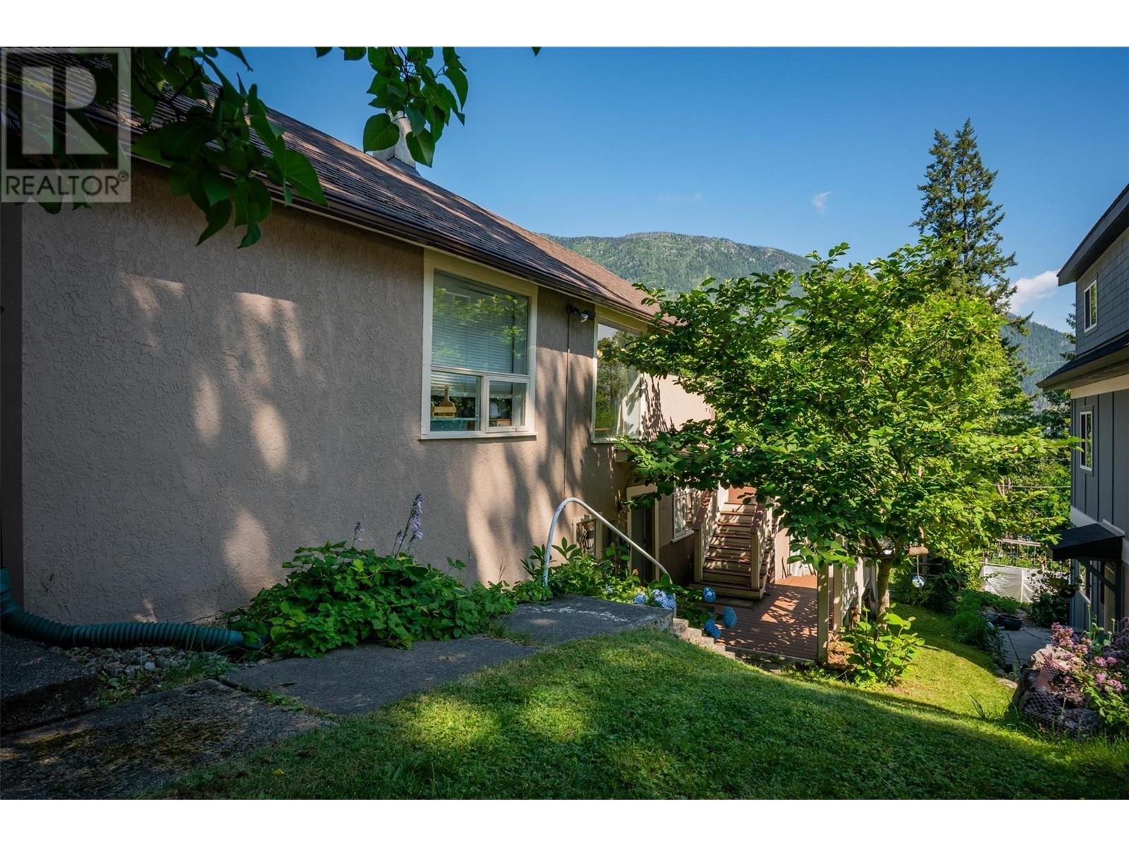 Photo 30 of 204 Union Street, Nelson BC