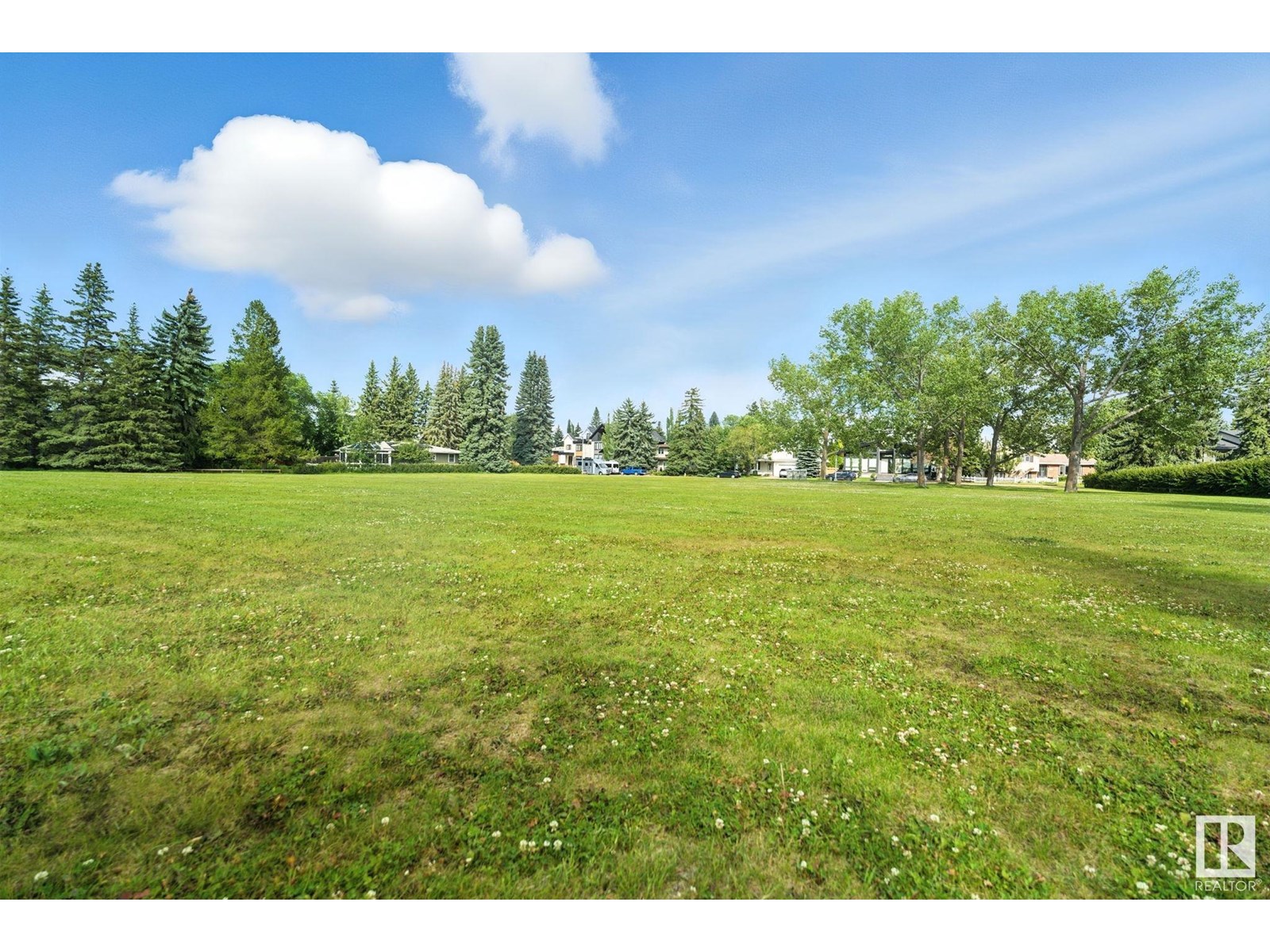 Photo 10 of 12416 39 Av Nw, Edmonton AB