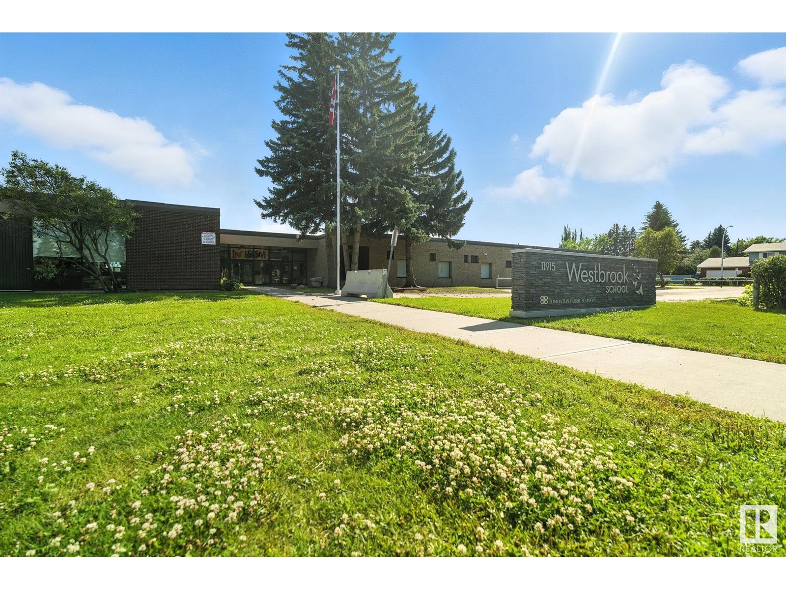 Photo 6 of 12416 39 Av Nw, Edmonton AB