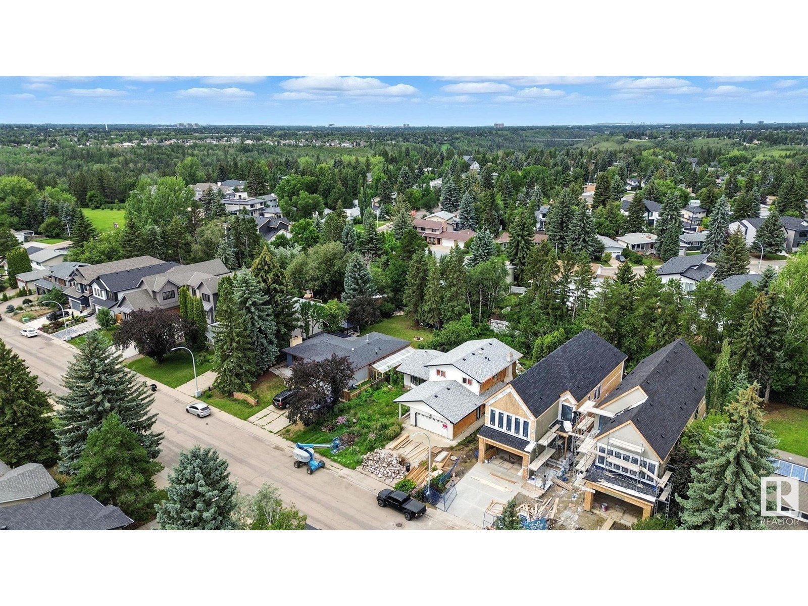 Photo 4 of 12416 39 Av Nw, Edmonton AB