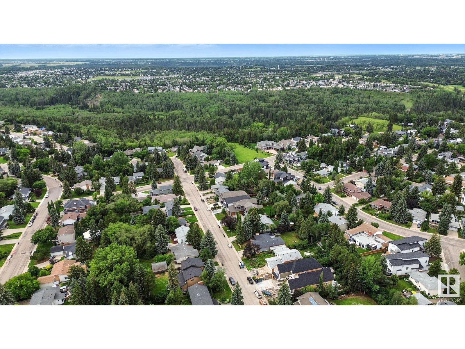 Photo 11 of 12416 39 Av Nw, Edmonton AB
