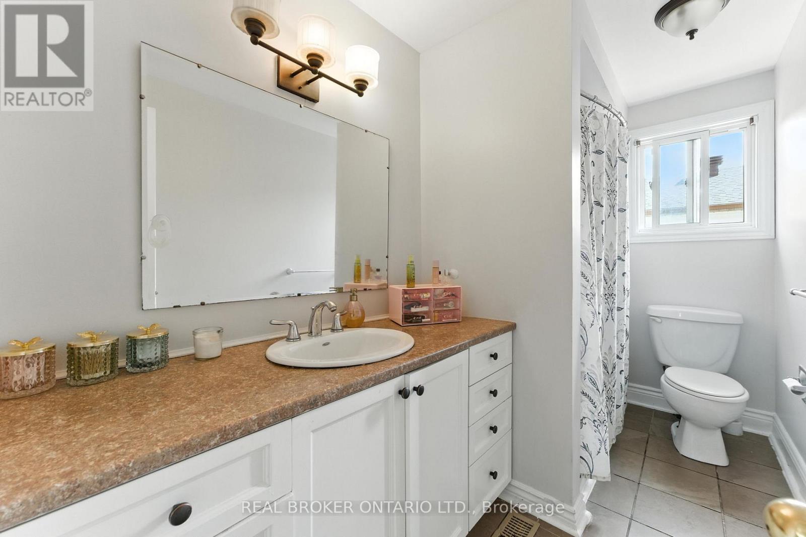 Photo 20 of 433 Duvernay Drive, Ottawa ON