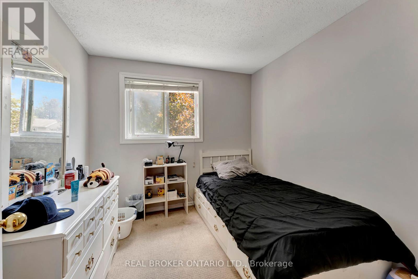 Photo 31 of 433 Duvernay Drive, Ottawa ON