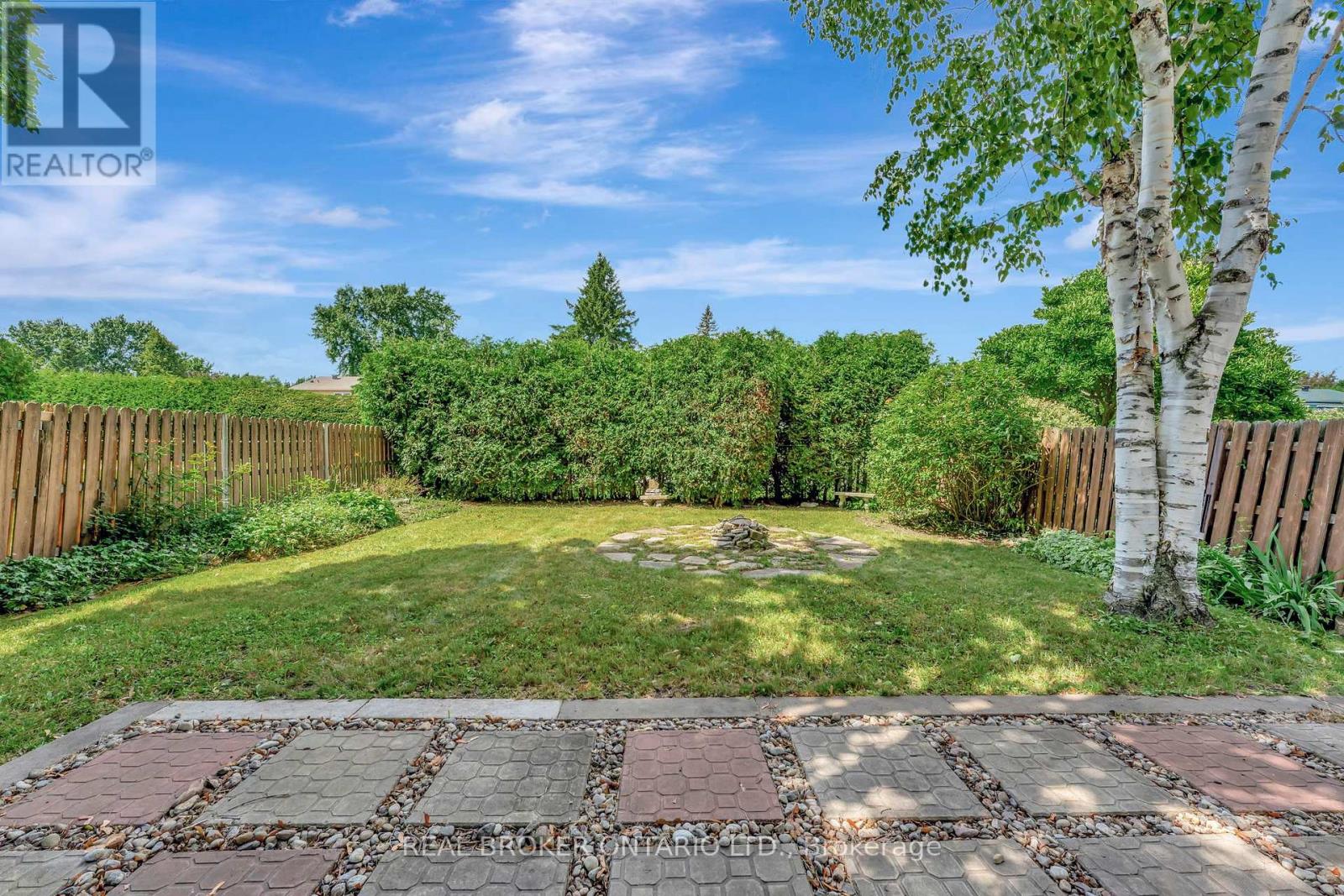Photo 13 of 433 Duvernay Drive, Ottawa ON