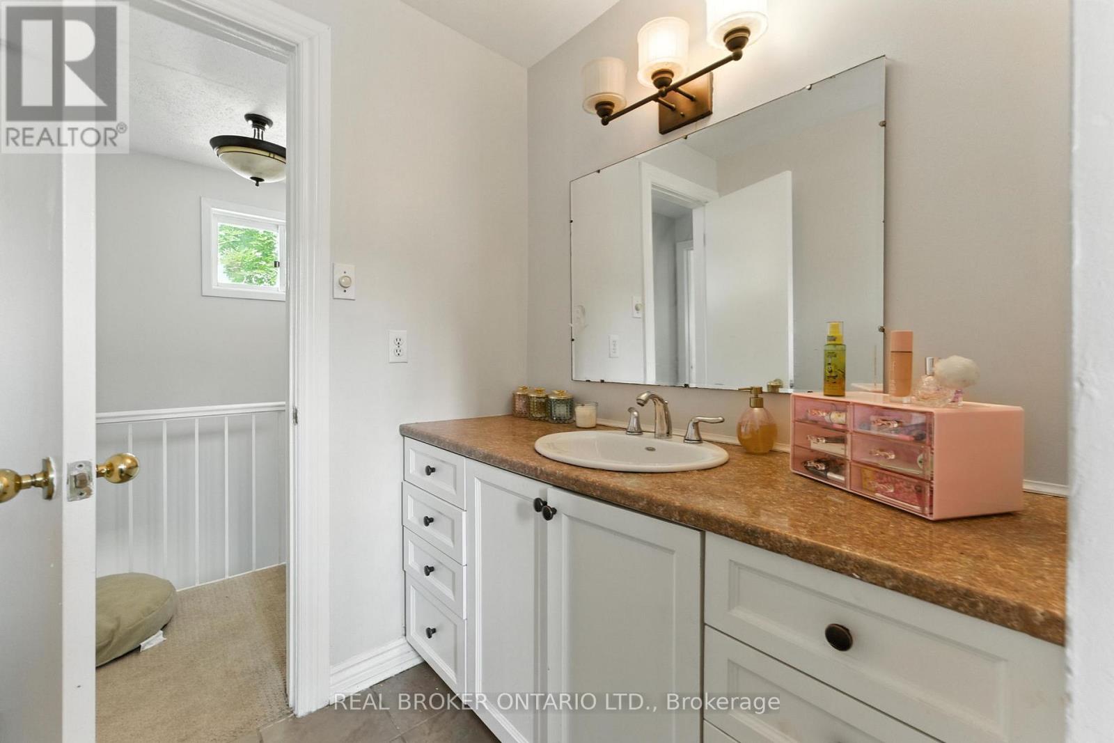 Photo 28 of 433 Duvernay Drive, Ottawa ON