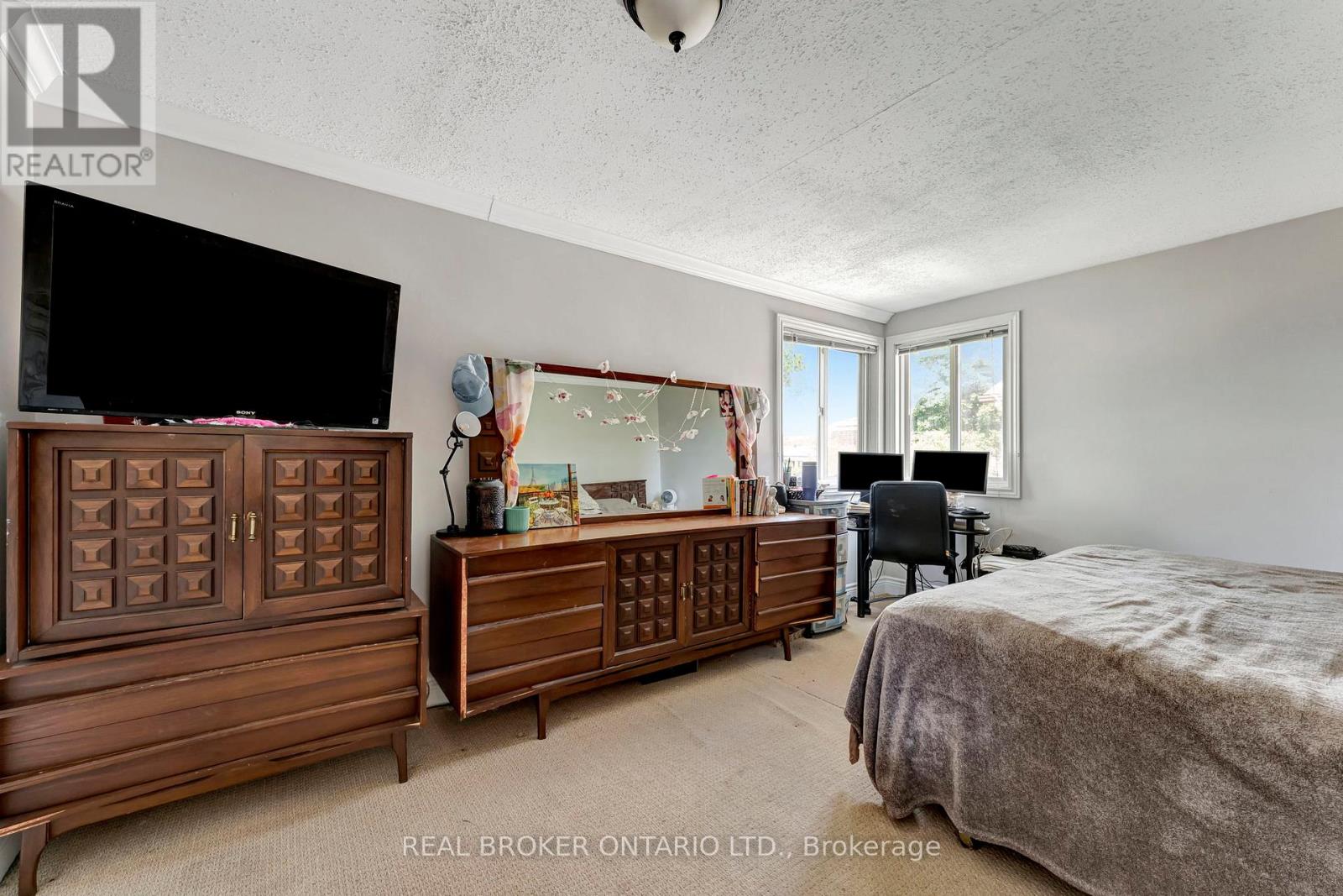 Photo 4 of 433 Duvernay Drive, Ottawa ON