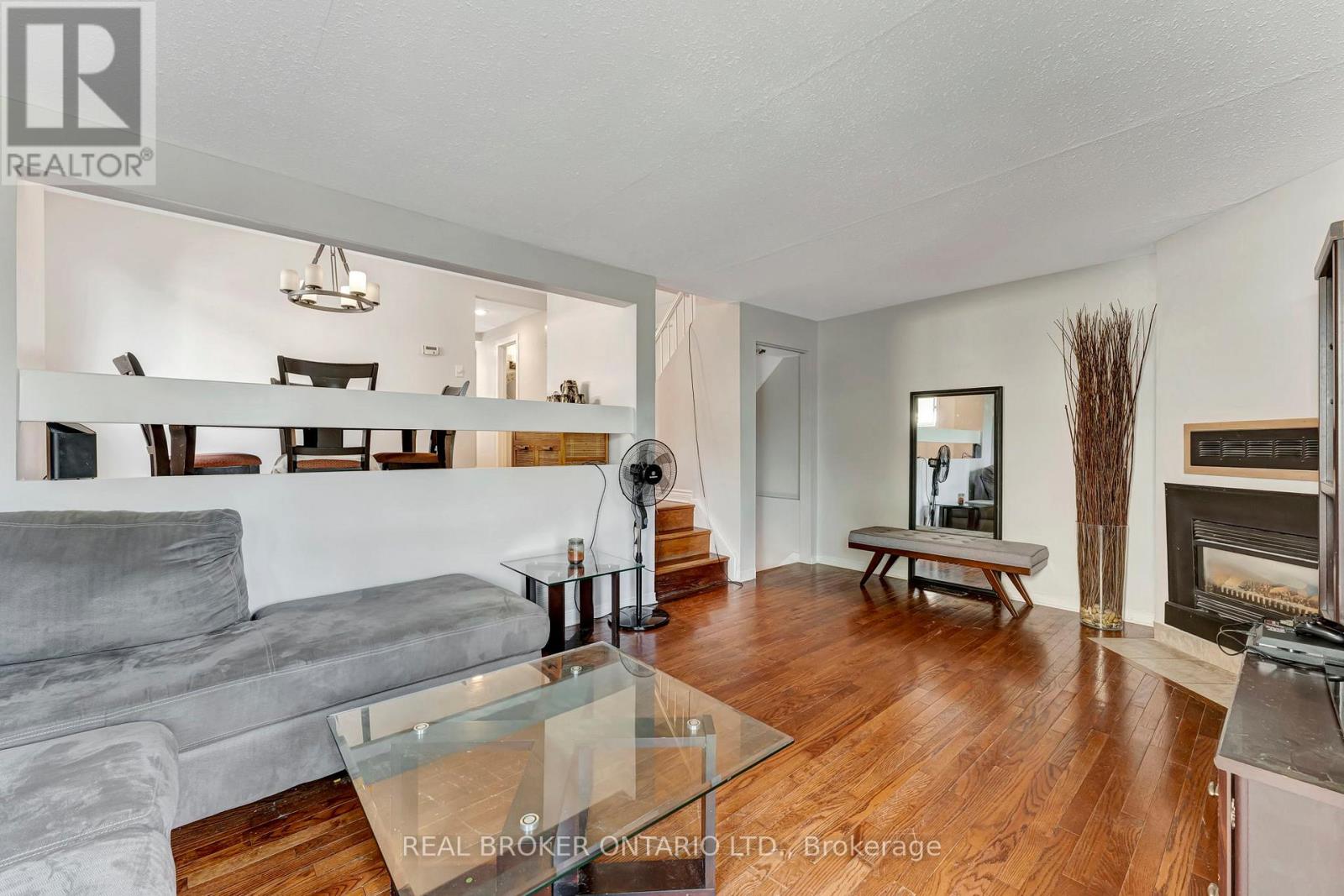 Photo 21 of 433 Duvernay Drive, Ottawa ON