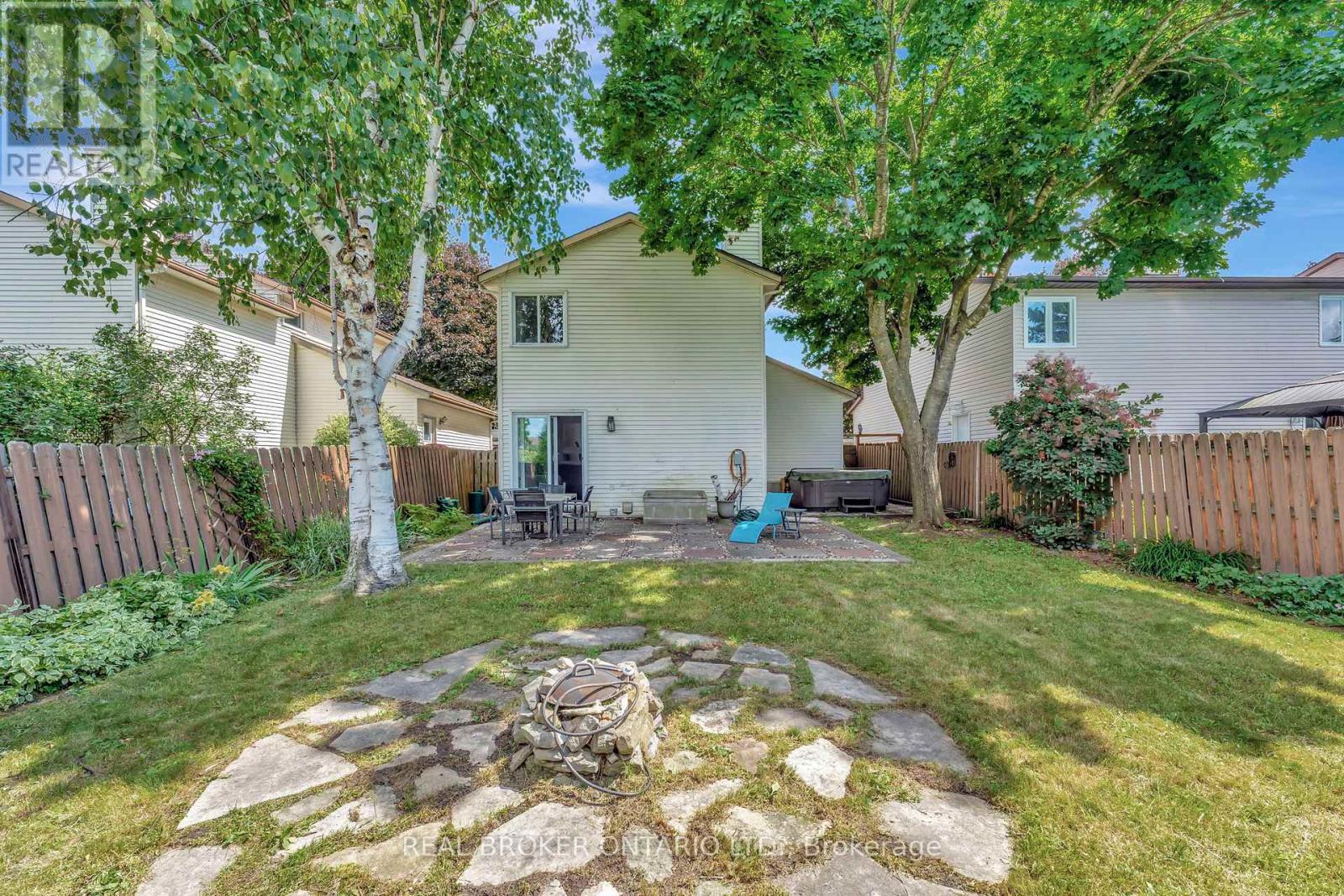 Photo 18 of 433 Duvernay Drive, Ottawa ON