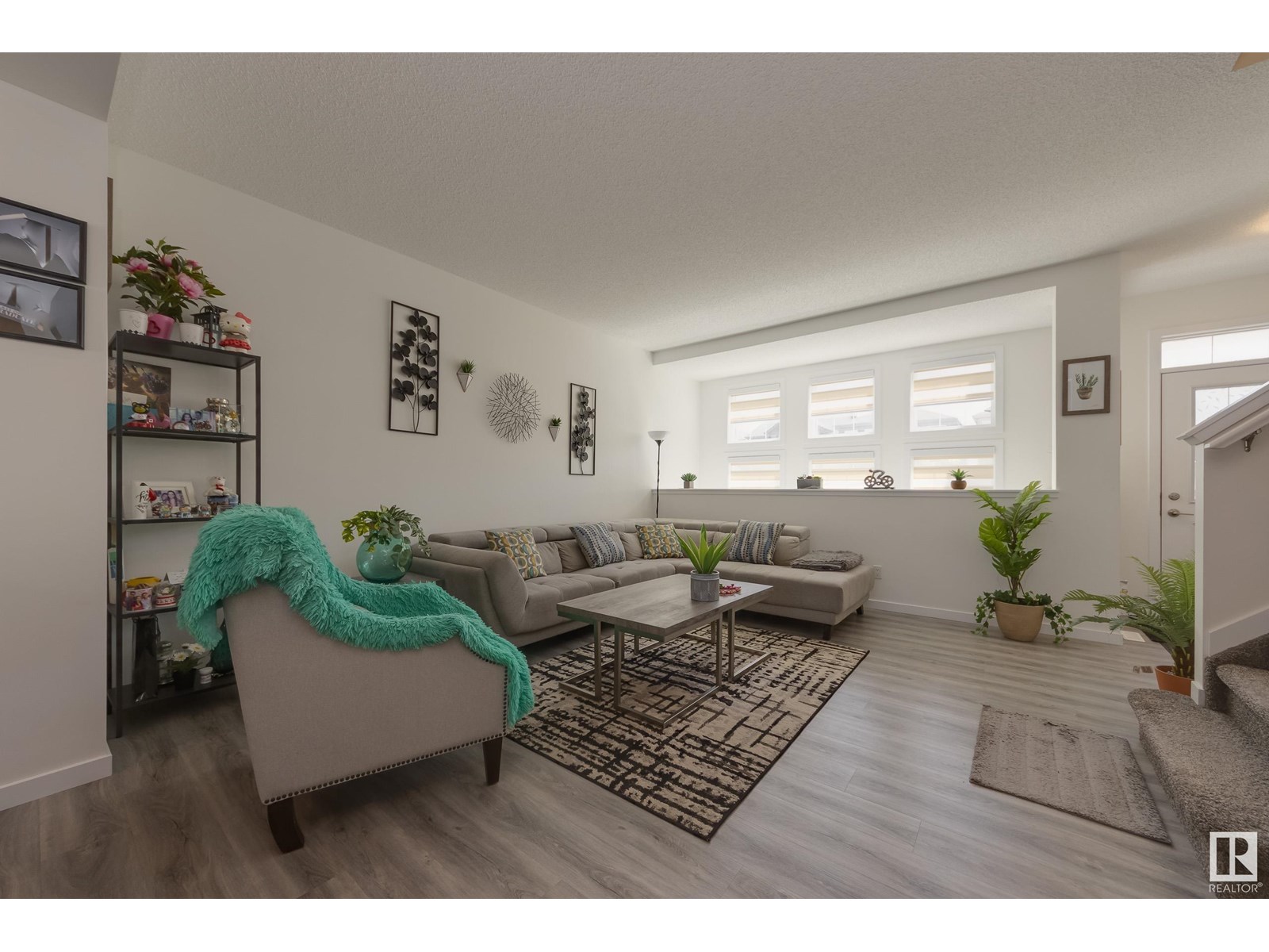 Photo 6 of 4613 Alwood Wy Sw, Edmonton AB