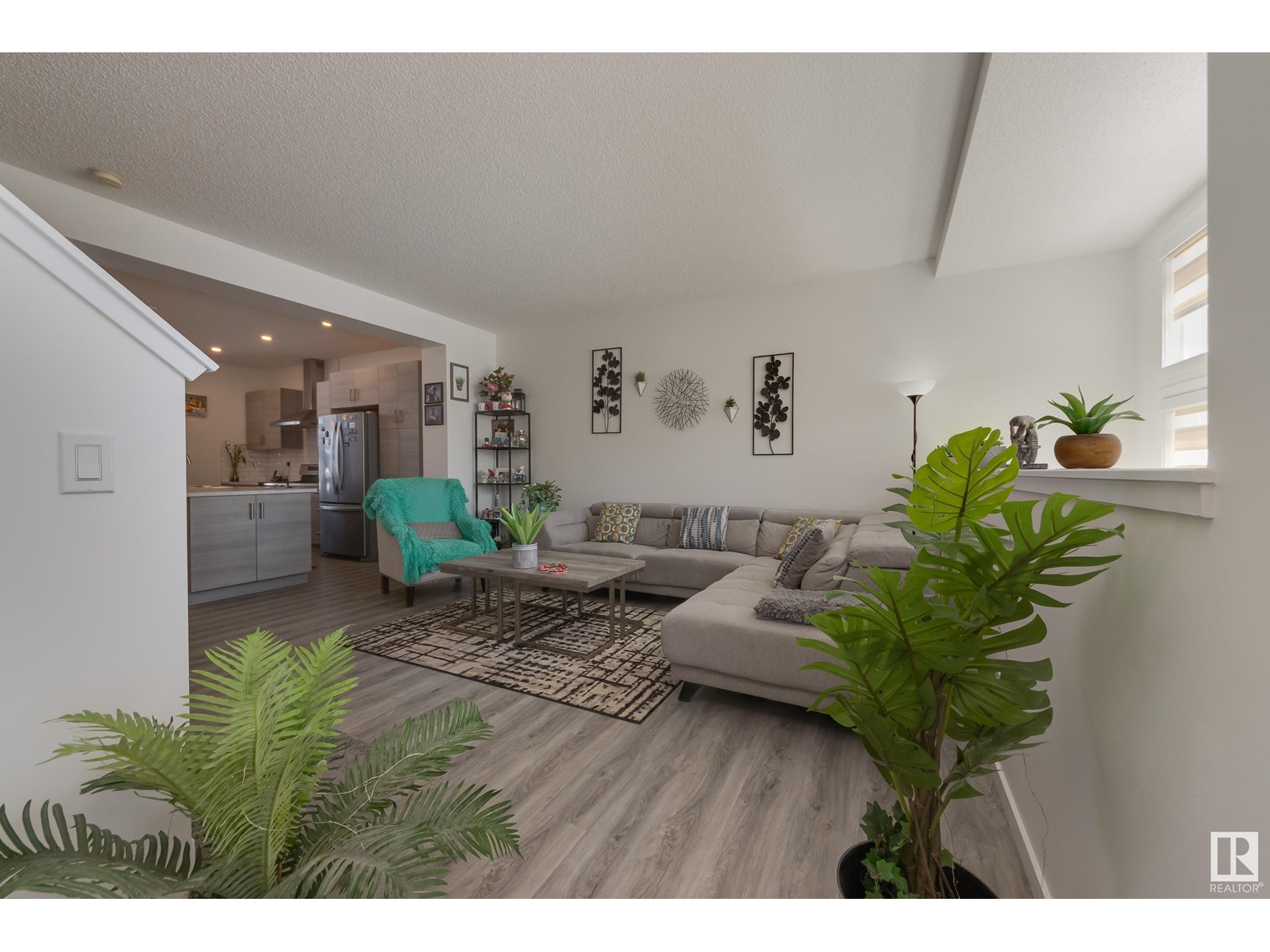 Photo 2 of 4613 Alwood Wy Sw, Edmonton AB
