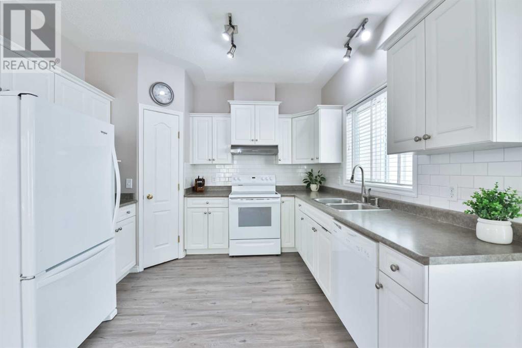 Single Family House for Sale in  Sierra Morena Landing SW Signal Hill Calgary 