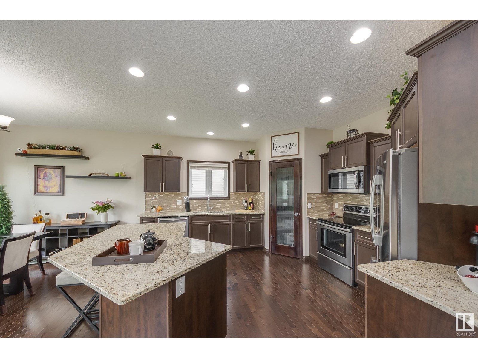 Photo 13 of 125 Weber Cl Nw, Edmonton AB