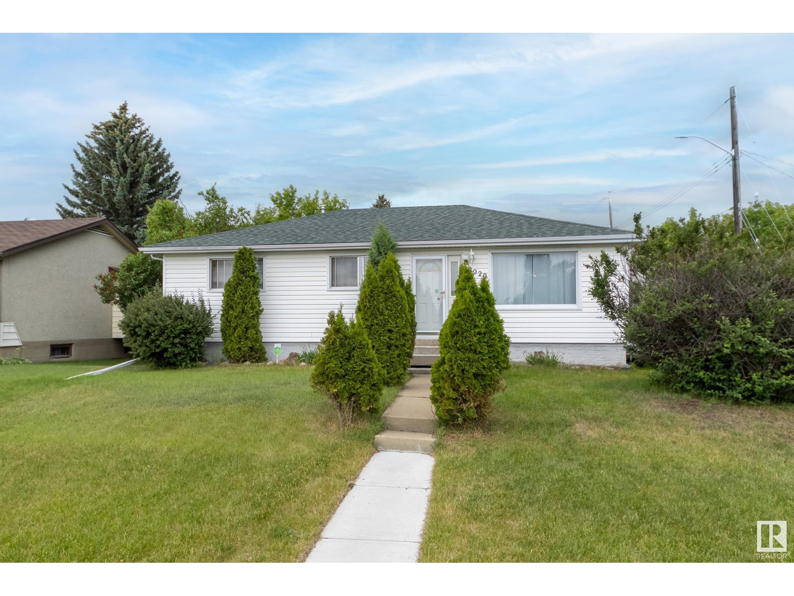Photo 1 of 12920 93 St Nw, Edmonton AB