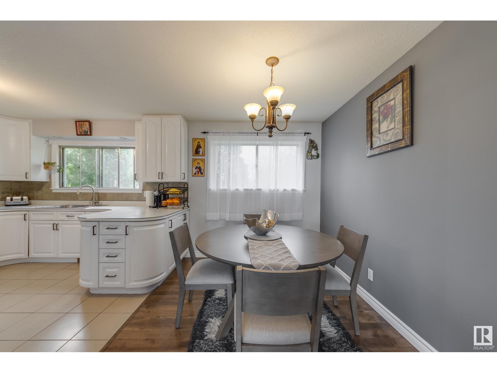 Photo 10 of 12920 93 St Nw, Edmonton AB